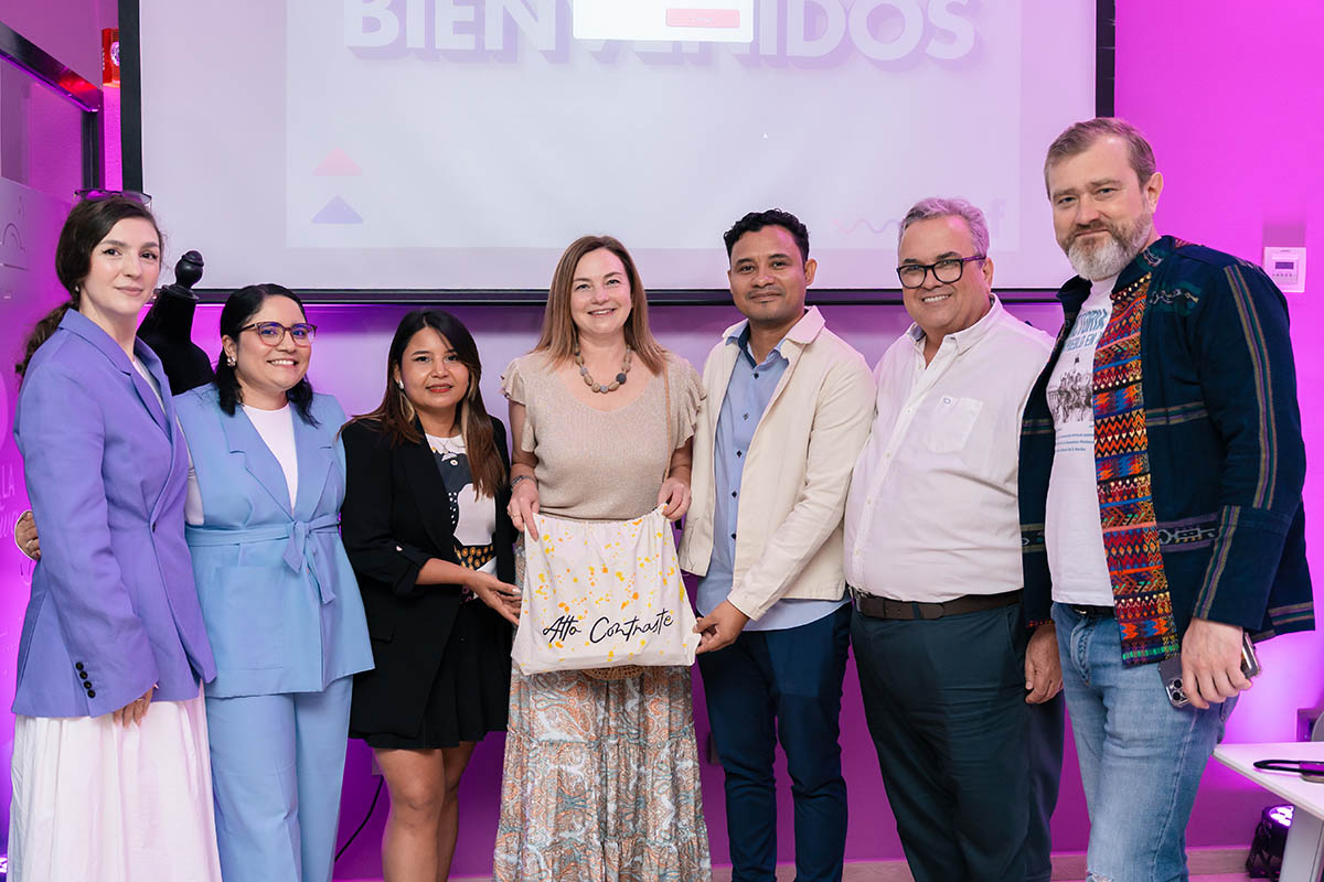(+ Fotos) Escuela Creativa recibe visita de Representantes de Casa de América Latina en Rusia